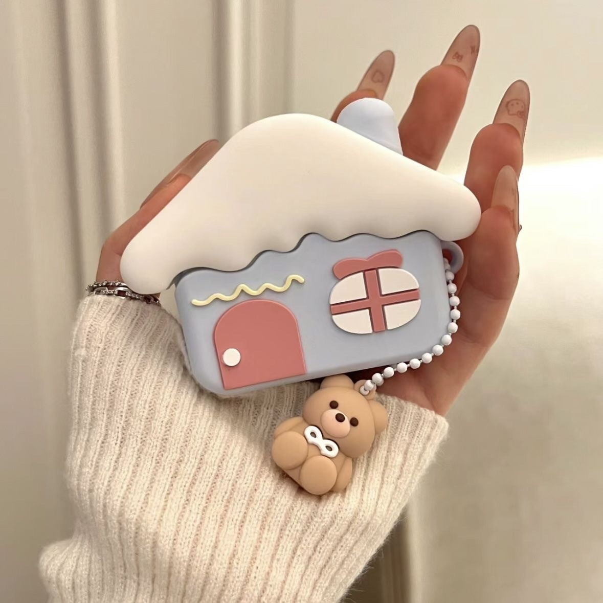 Holiday Earphone Case – Snow Roof Design, Sweet Protection